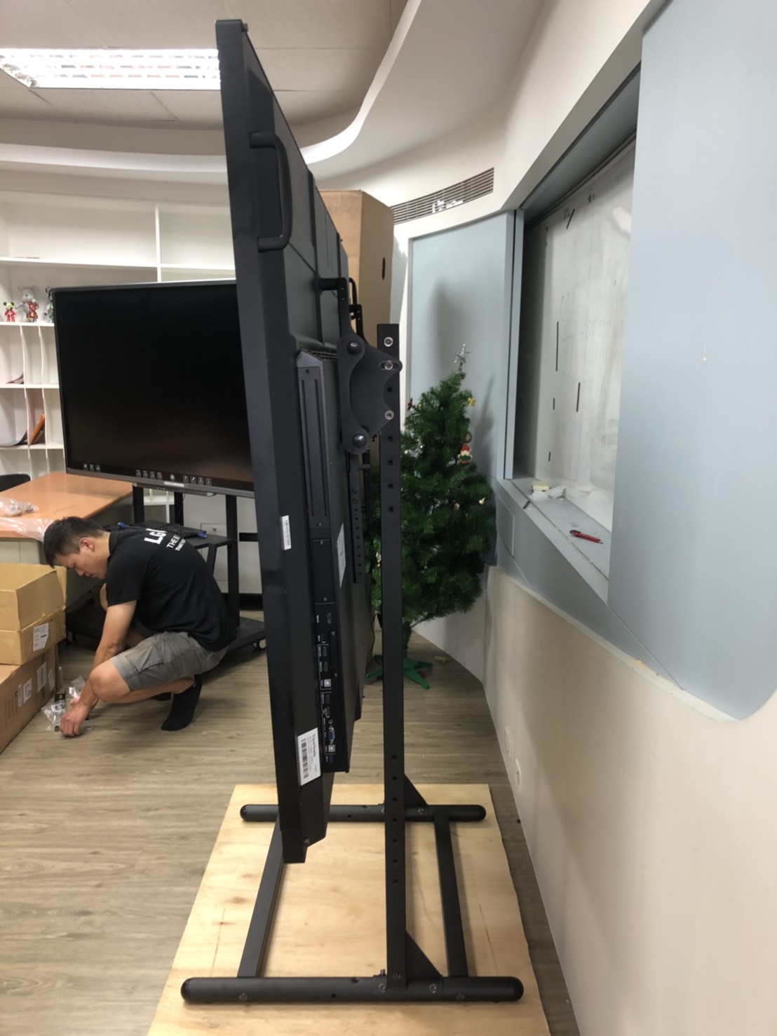 OU-1035 安裝86吋電視